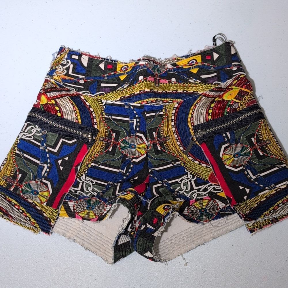 Colorful Geometric Patterned Shorts - Picture 8 of 8